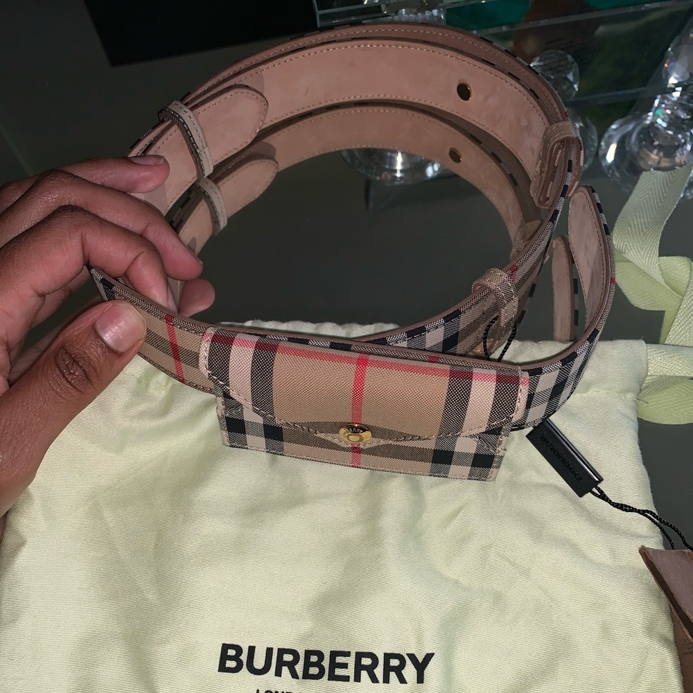 Burberry envelope case belt